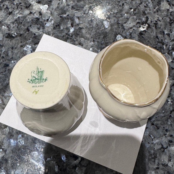 ☘️Vintage 2000’s Irish Belleek Butterfly Toy Spill 3 1/2” Tall Vases (set of 2) - Picture 12 of 16